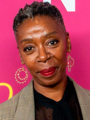 Нома Думезвени в роли Менс